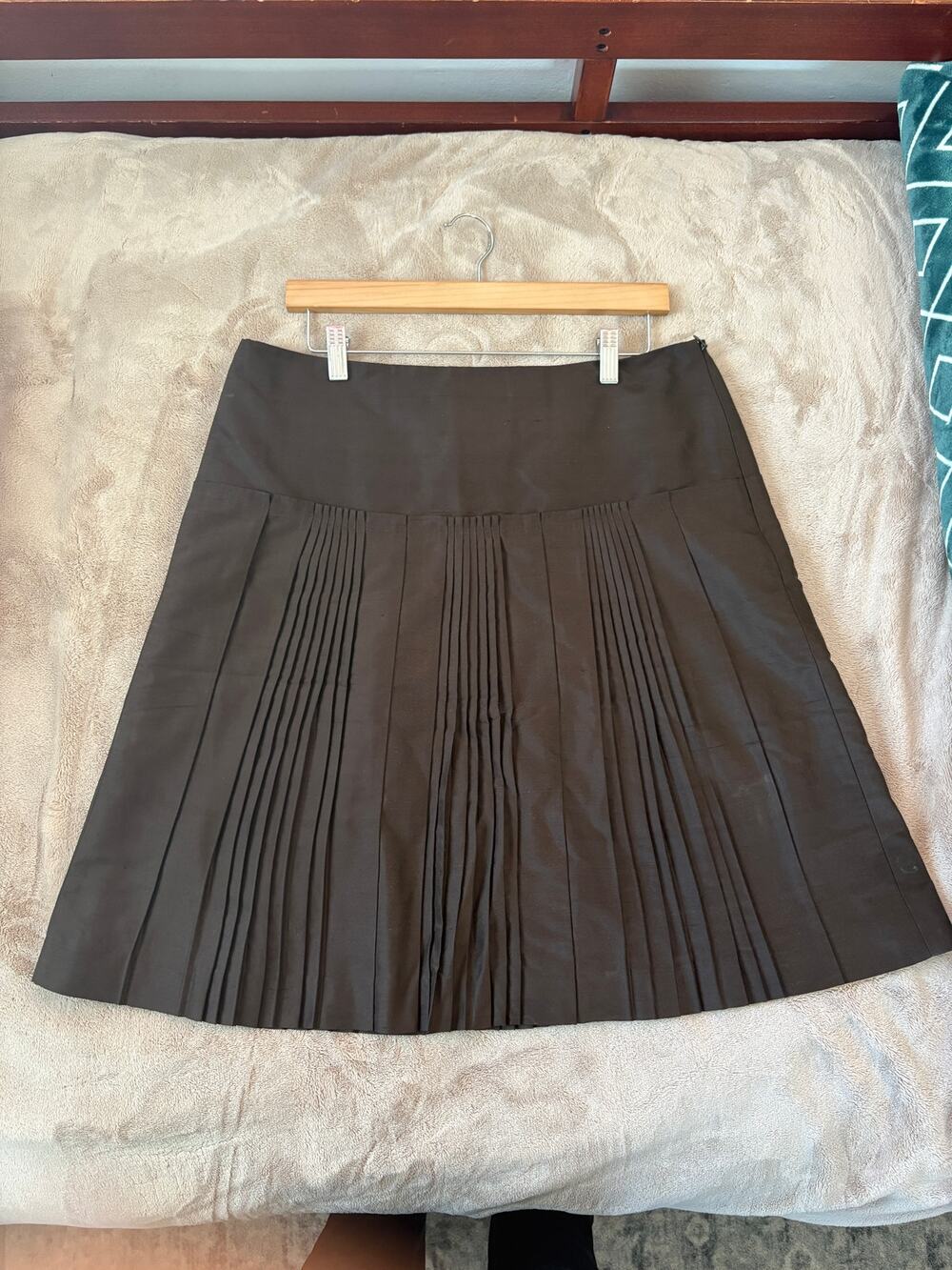 LOFT BLack Pleated Skirt Size 12 NWT